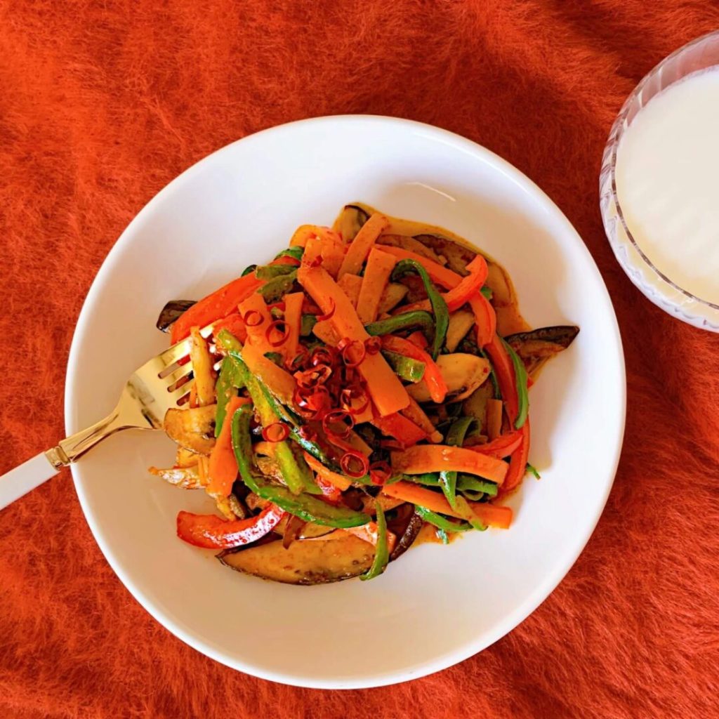 色々な野菜のハリッサ炒め