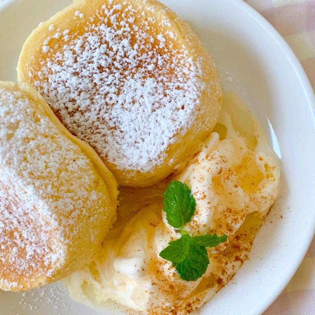 バニラアイス添えスフレパンケーキ