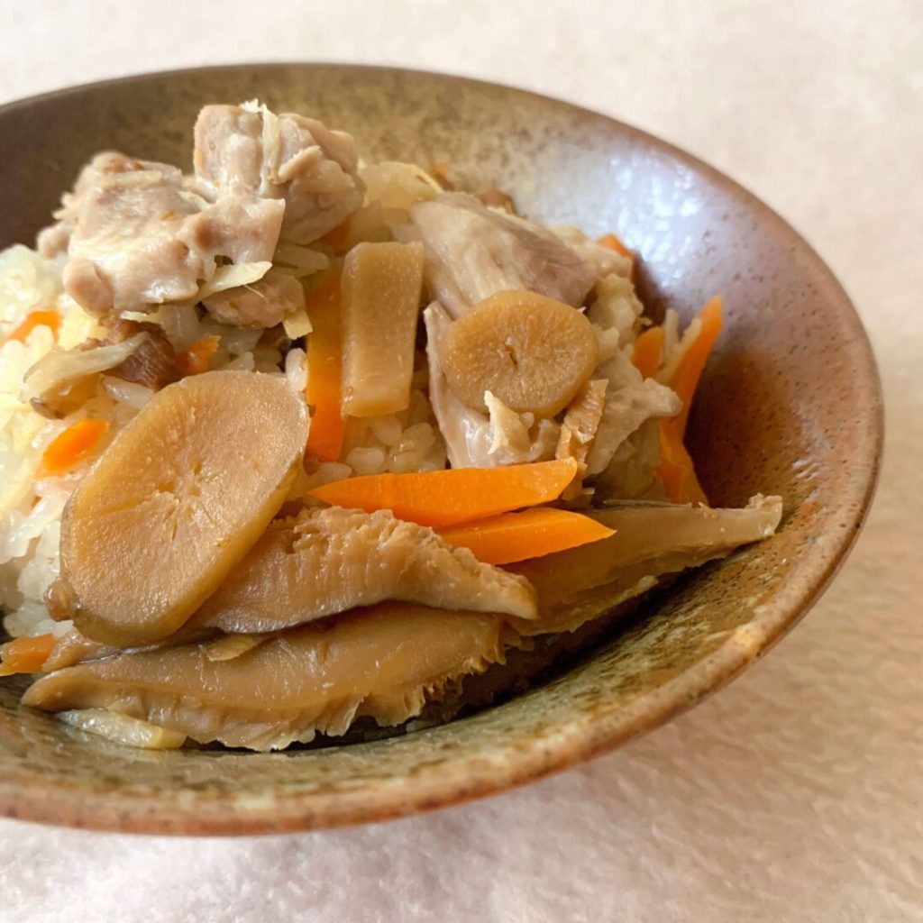 鶏肉と根菜の炊き込みご飯