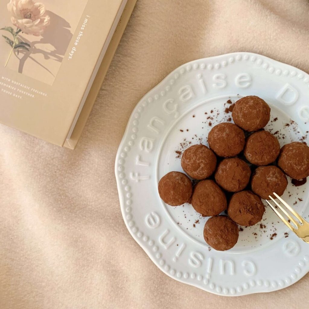 カカオパウダーとはちみつのトリュフ風お菓子