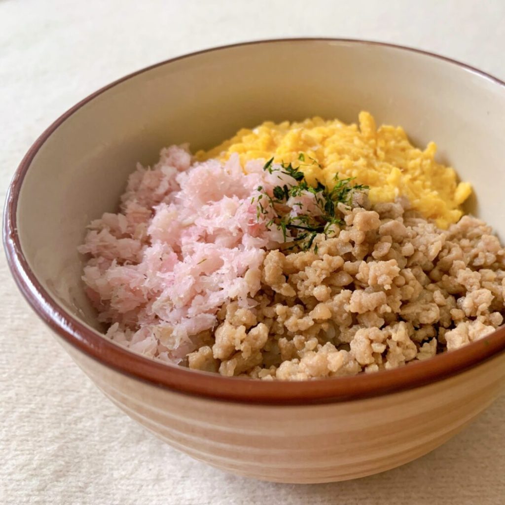 三色丼
