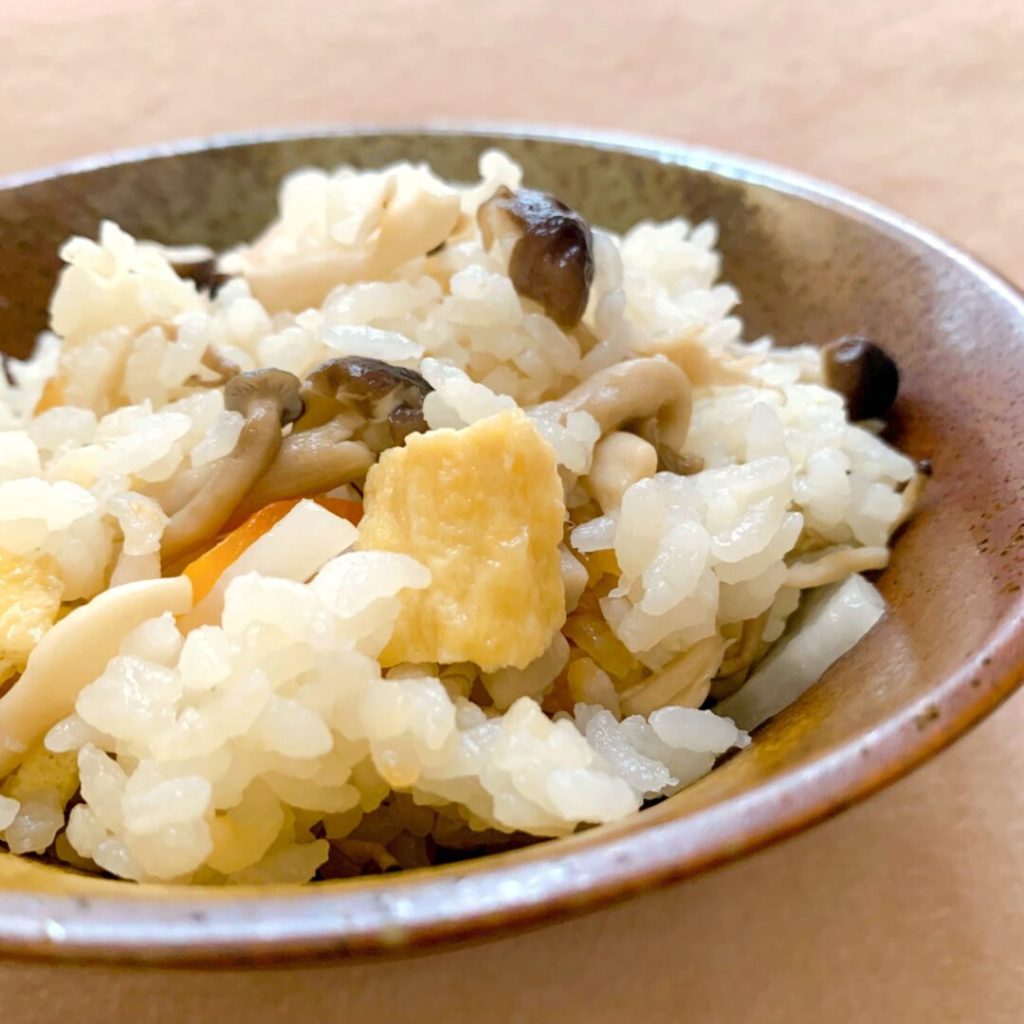 しめじと手揚げの炊き込みご飯